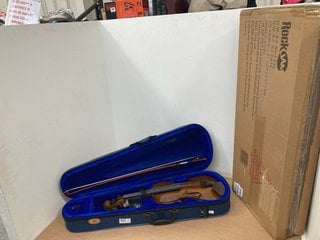 2 X ASSORTED MUSICAL INSTRUMENT ITEMS TO INCLUDE STENTOR STUDENT VIOLIN: LOCATION - B17