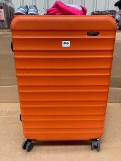 BASIC LARGE RIBBED HARDSHELL TRAVEL SUITCASE IN ORANGE: LOCATION - B11