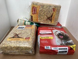 6 X ASSORTED PET ITEMS TO INCLUDE 2 X EXTRA SELECT PREMIUM BARLEY STRAW: LOCATION - C9