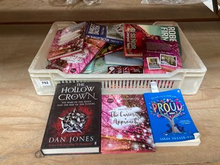 QTY OF ASSORTED BOOKS TO INCLUDE THE HOLLOW CROWN BY DAN JONES: LOCATION - C16