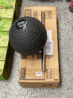 QTY OF ASSORTED GYM ITEMS TO INCLUDE FIT4HOME 12 LB FITNESS BALL: LOCATION - B5