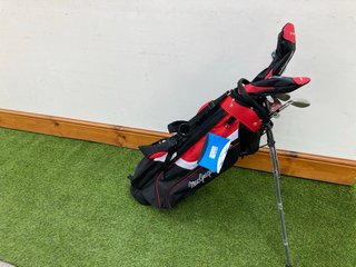 MACGREGOR GOLF BAG IN RED WHITE & BLACK TO INCLUDE QTY OF ASSORTED GOLF CLUBS: LOCATION - C1