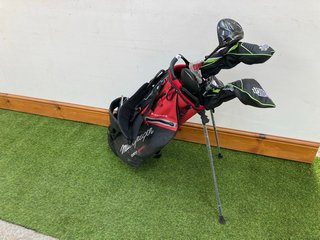 MACGREGOR GOLF BAG IN RED WHITE & BLACK TO INCLUDE QTY OF ASSORTED GOLF CLUBS: LOCATION - C1