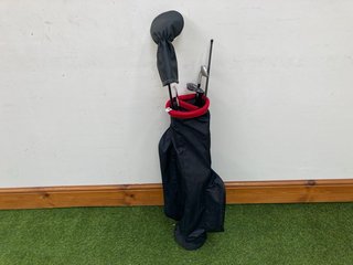 FAZER GOLF BAG IN RED & BLACK TO INCLUDE QTY OF ASSORTED GOLF CLUBS: LOCATION - C1