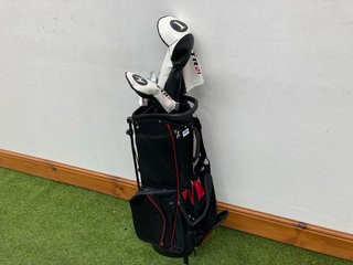 FAZER GOLF BAG IN RED WHITE & BLACK TO INCLUDE QTY OF ASSORTED GOLF CLUBS: LOCATION - C2