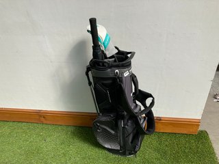 RIFE GOLF BAG IN GREY & BLACK TO INCLUDE GOLF UMBRELLA & BENROSS JEWEL 5 CLUB: LOCATION - C2