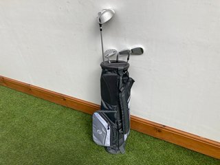 FAZER GOLF BAG IN GREY & WHITE TO INCLUDE QTY OF ASSORTED GOLF CLUBS: LOCATION - C2