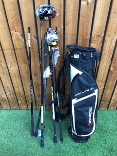 BENROSS GOLF BAG IN WHITE & BLACK TO INCLUDE QTY OF ASSORTED GOLF CLUBS: LOCATION - C2