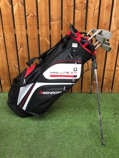 BENROSS GOLF BAG IN RED WHITE & BLACK TO INCLUDE QTY OF ASSORTED GOLF CLUBS: LOCATION - C2