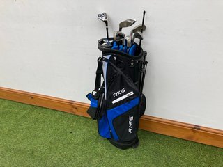 RIFE GOLF BAG IN BLUE WHITE & BLACK TO INCLUDE QTY OF ASSORTED GOLF CLUBS: LOCATION - C2