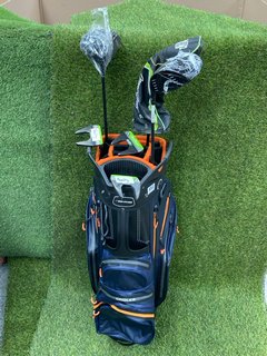 BENROSS GOLF BAG IN BLUE & ORANGE TO INCLUDE QTY OF ASSORTED GOLF CLUBS: LOCATION - C3