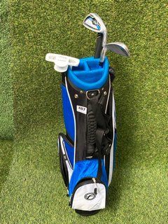 FAZER JTEC 5.0 GOLF BAG IN WHITE BLUE & BLACK TO INCLUDE QTY OF ASSORTED GOLF CLUBS: LOCATION - C4