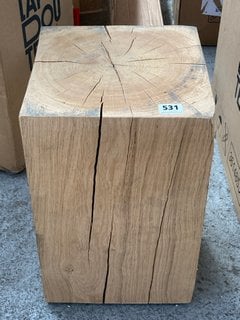 AM.PM MERLIN SOLID OAK BLOCK SIDE TABLE RRP - £125: LOCATION - C6