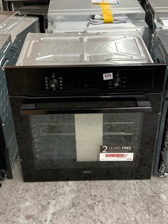 AEG 6000 SURROUND COOK BUILT IN ELECTRIC SINGLE OVEN MODEL : BEX335011B RRP - £269: LOCATION - A7