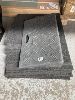 QTY OF ASSORTED ITEMS TO INCLUDE QTY OF CARPET FLOOR TILES IN CHARCOAL BLACK: LOCATION - BR