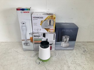 QTY OF ASSORTED KITCHEN GOODS TO INCLUDE NINJA SMOOTHIE MAKER: LOCATION - BR3