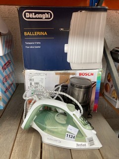 QTY OF ASSORTED KITCHEN APPLIANCES TO INCLUDE DELONGHI BALLERINA 4 SLICE TOASTER IN WHITE: LOCATION - BR8