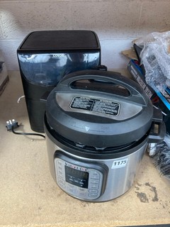 2 X KITCHEN APPLIANCES TO INCLUDE INSTANT POT ELECTRIC PRESSURE COOKER AND COSORI AIR FRYER IN BLACK: LOCATION - BR11