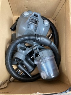 VACUUM CLEANER IN GREY: LOCATION - BR15