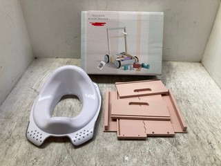 3 X ASSORTED BABY ITEMS TO INCLUDE JOHN LEWIS & PARTNERS WIGGLE STORAGE BOX IN PINK: LOCATION - BR17