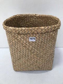 LA REDOUTE WOVEN BASKET IN NATURAL: LOCATION - BR5