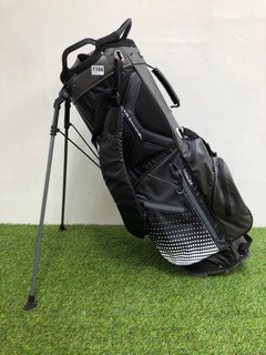 RIFE GOLF BAG IN GREY & BLACK: LOCATION - CR3