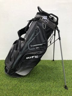 RIFE GOLF BAG IN WHITE GREY & BLACK: LOCATION - CR4