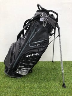 RIFE GOLF BAG IN GREY & BLACK: LOCATION - CR4