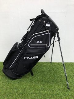 FAZER GOLF BAG IN GREY WHITE & BLACK: LOCATION - CR4