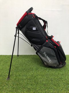 STROMBERG GOLF BAG IN RED GREY & BLACK: LOCATION - CR6