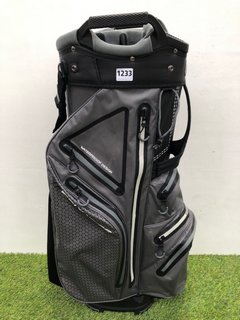 BENROSS GOLF BAG IN GREY & BLACK: LOCATION - CR6