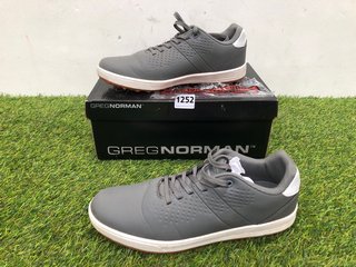 GREG NORMAN BANDIT GOLF SHOES IN GREY & WHITE SIZE : UK 9: LOCATION - CR7