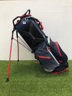 RIFE GOLF BAG IN RED WHITE & BLUE: LOCATION - CR7