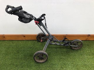 BENROSS SLIDER 3 WHEEL PUSH ALONG GOLF TROLLY: LOCATION - C2