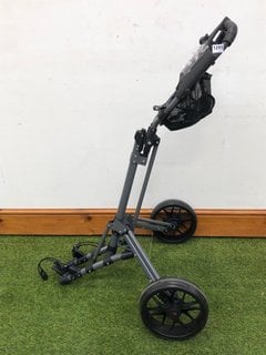 BENROSS 3 WHEEL PUSH ALONG GOLF TROLLY: LOCATION - C3