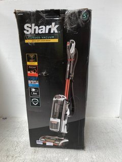 SHARK CORDED VACUUM CLEANER WITH ANTI HAIR WAP: LOCATION - BR4