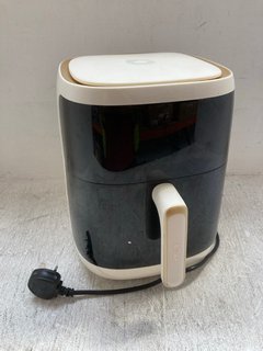 BEAR BLACK & CREAM AIR FRYER: LOCATION - BR6