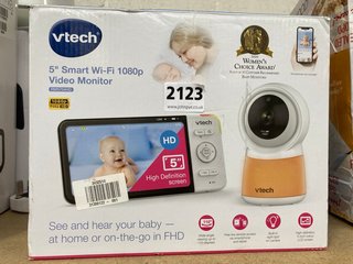 2 X ASSORTED VTECH ITEMS TO INCLUDE VTECH 5'' SMART WI FI 1080P VIDEO MONITOR: LOCATION - BR12