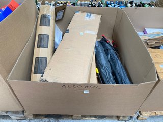 PALLET OF ASSORTED ITEMS TO INCLUDE VOYAGE CAMPING CHAIRS WITH POCKETS: LOCATION - B2 (KERBSIDE PALLET DELIVERY)