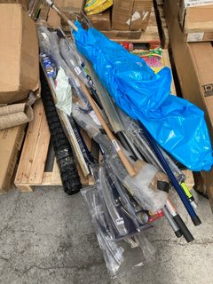 PALLET OF ASSORTED OUTDOOR ITEMS TO INCLUDE SPEAR & JACKSON RAZORSHARP TREE PRUNER (PLEASE NOTE: 18+YEARS ONLY. ID MAY BE REQUIRED): LOCATION - B7 (KERBSIDE PALLET DELIVERY)