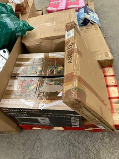 PALLET OF ASSORTED ITEMS TO INCLUDE RUSSELL HOBBS FAMILY PLUS STAINLESS STEEL MICROWAVE: LOCATION - B7 (KERBSIDE PALLET DELIVERY)