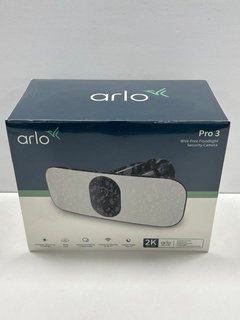 ARLO PRO 3 SECURITY CAMERA & SPOTLIGHT (ORIGINAL RRP - £259) IN WHITE: MODEL NO FB1001B (INCLUDES XL RECHARGEABLE BATTERY, POWER ADAPTER, MICRO USB CABLE & WALL MOUNTING PLATE) [JPTM122515] (SEALED U