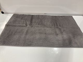 QTY OF ASSORTED THE WHITE COMPANY ITEMS TO INCLUDE ILE DE RE BATH MAT SLATE MEDIUM TOTAL RRP £124