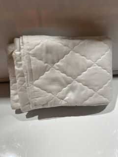 QTY OF ASSORTED THE WHITE COMPANY ITEMS TO INCLUDE ULTRA SOFT QUILTED WATERPROOF MATTRESS PROTECTOR KING TOTAL RRP £215