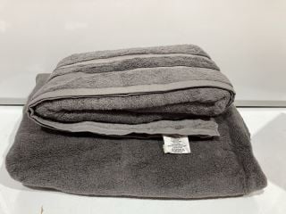 QTY OF ASSORTED THE WHITE COMPANY TOWELS TO INCLUDE CLASSIC HYDROCOTTON SLATE SUPER JUMBO TOTAL RRP £80