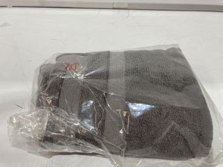 QTY OF THE WHITE COMPANY TO INCLUDE CLASSIC HYDRO COTTON SLADE BATH TOWEL TOTAL RRP £92