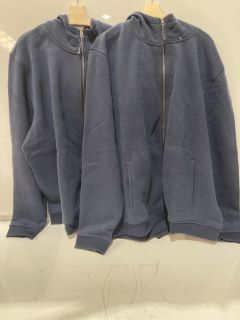 QTY OF ASSORTED CLOTHING ITEMS TO INCLUDE KIRKLAND SIGNATURE EXTRA EXTRA LARGE BLUE MENS FULL ZIP HOODIE