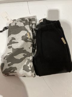 QTY OF ASSORTED CLOTHING ITEMS TO INCLUDE ORIGINAL WEATHERPROOF VINTAGE EXTRA SMALL 5/6 BLACK CAMO JOGGERS