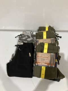 QTY OF ASSORTED CLOTHING ITEMS TO INCLUDE ORIGINAL WEATHERPROOF VINTAGE SMALL 7/8 OLIVE AND CHARCOAL 2-PACK YOUTH JOGGERS