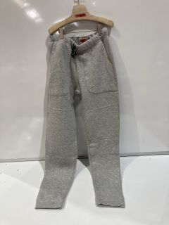 QTY OF ASSORTED CLOTHING ITEMS TO INCLUDE ORIGINAL WEATHERPROOF VINTAGE LARGE 11/12 GREY AND NAVY 2-PACK YOUTH JOGGERS